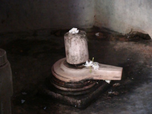 Peripheral white Shiva Lingams