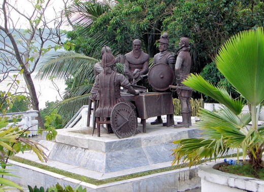 Blood Compact statue in Tagbilaran City, Bohol, the Philippines, commemorating the peace pact between Datu Sikatuna and Miguel López de Legazpi in 1565. (Photo by P199, April 2009-Wikimedia Commons)