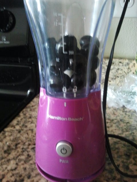 20 olives in a mini blender. Photo source: Shanna11