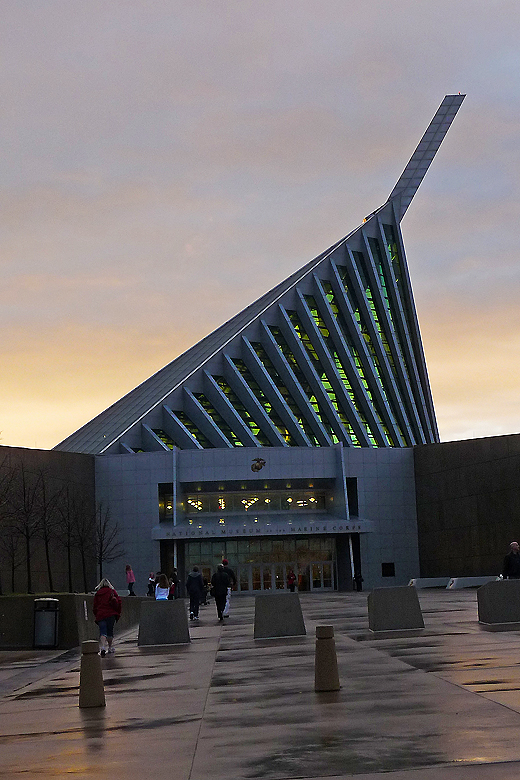 The design of the building is inspired by the raising of the flag in Iwo Jima WW2