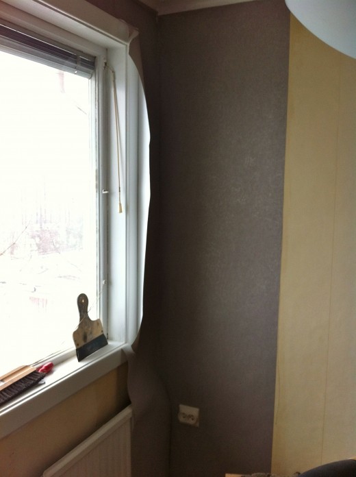 Work your way around the window, and since the wallpaper is dry there is no need to hurry up. 