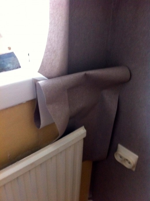 A dry wallpaper is easy to fold and get in place behind radiators.