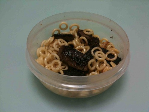 fried beef liver and ring shaped pasta