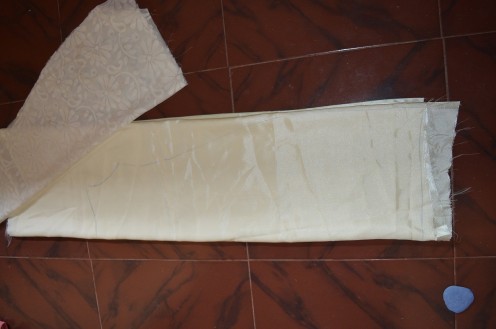 Marking the length and width in satin