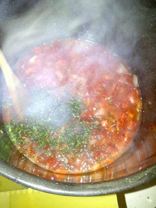 Meat sauce cooking
