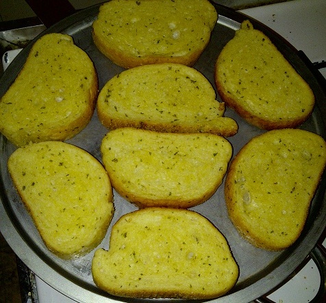 Can't have an Italian meal without garlic butter toast.