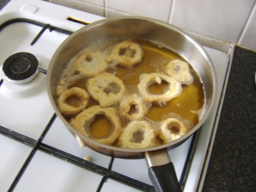 Frying the onion rings
