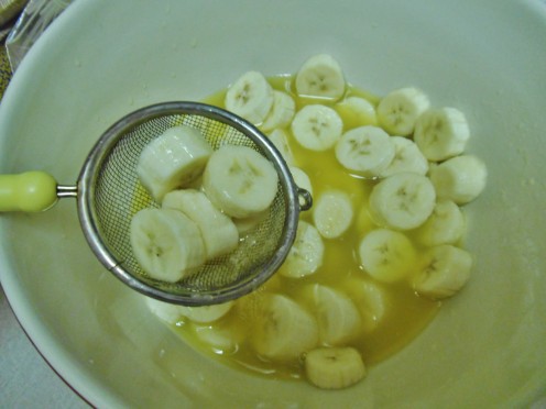 Remove banana slices with a strainer.  You don't want the liquid, just the fruit.