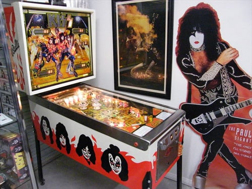 I would love to have this KISS pinball machine! I love to play!