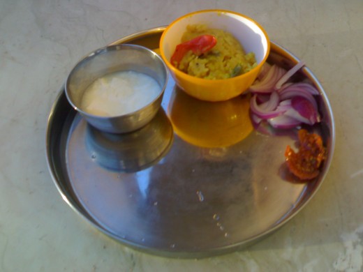 Arisiyum paruppu choru with accompaniments.