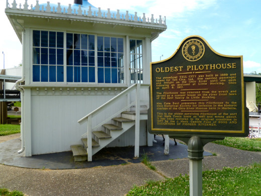 Pilot houses such as these were aids to those navigating the river