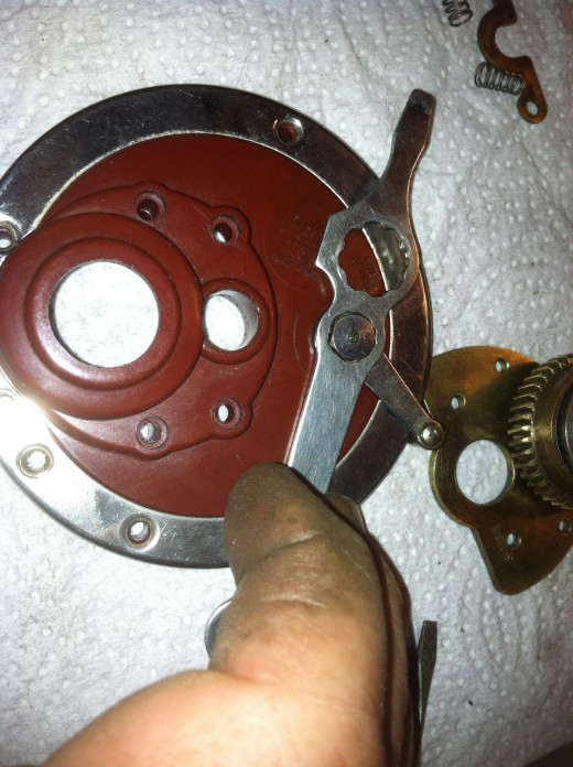 USING PENN REEL TOOL TO TIGHTEN THE ECCENTRIC BOLT