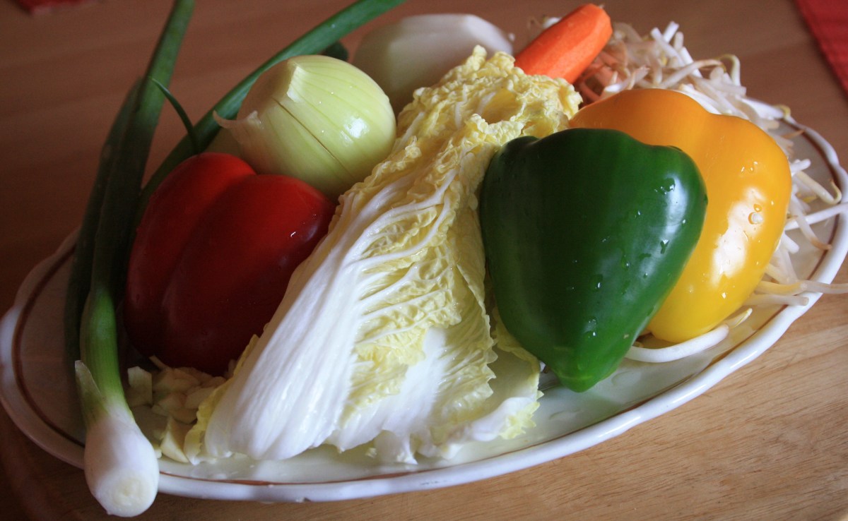 Bell Peppers, Onion, Chinese Cabbage, Carrots, Soybean sprouts, Chayote and Spring Onion