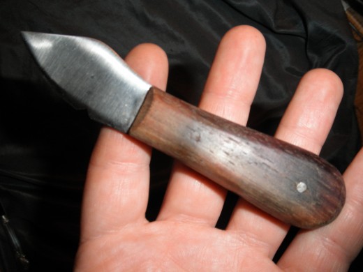 Here is a really cool knife I got because I could tell it looked finely crafted and unique. Picking instinct helps you to learn which items are best to buy!