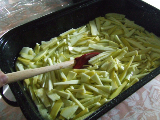 Mix Cut Yellow Squash, Water, Vinegar and Salt.