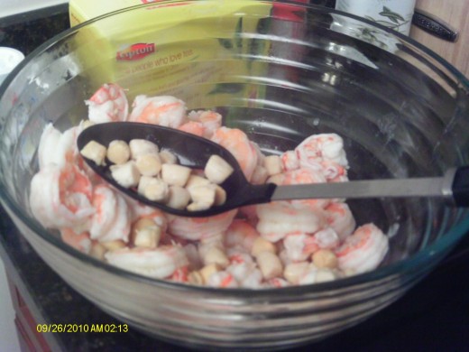Place all cooked seafood together in a large bowl.