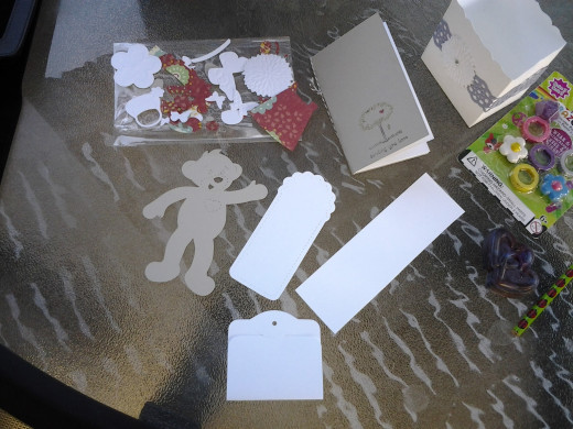 Contents of the kid favor bags