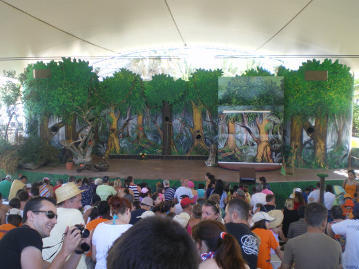 Tropical Birds Show