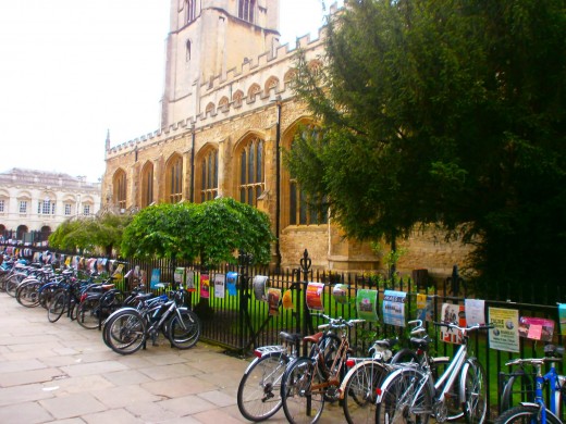 Bicycle is the most popular and the most practical transport in Cambridge. Photo by Flysky