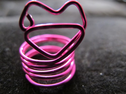 Hot pink lips ring