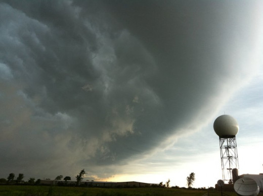 Super Derecho of June 27, characteristic wall cloud with "bow" shape.
