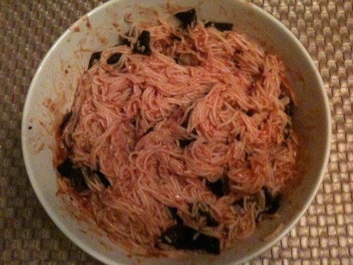 rice vermicelli with Auricularia mushrooms in spaghetti sauce