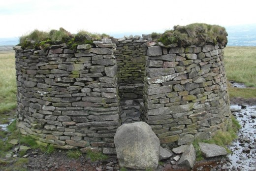 Pendle walker's shelter (P8)