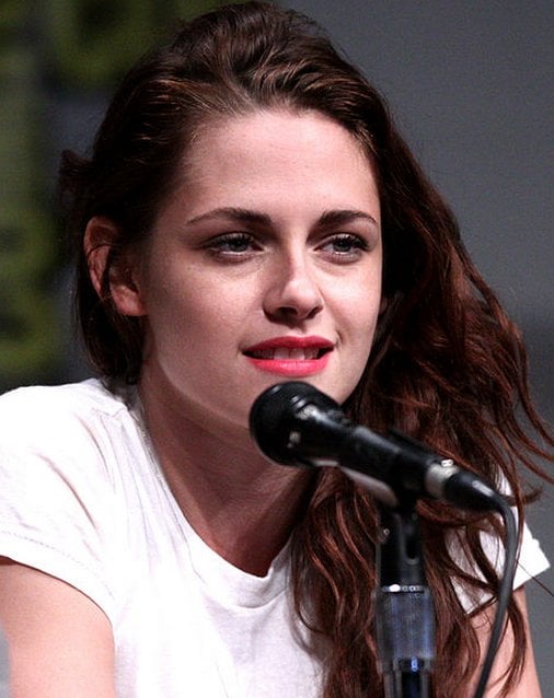 High heels and designer dresses? Not for me! Kristen Stewart at her casual self at the 2012 comic-con in San Diego.