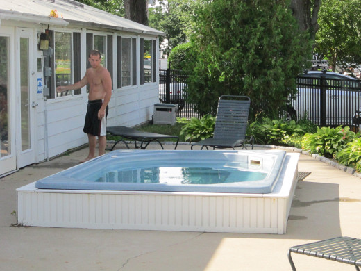 Relax in the outdoor Jacuzzi at the Eastern Slope Inn Resort!