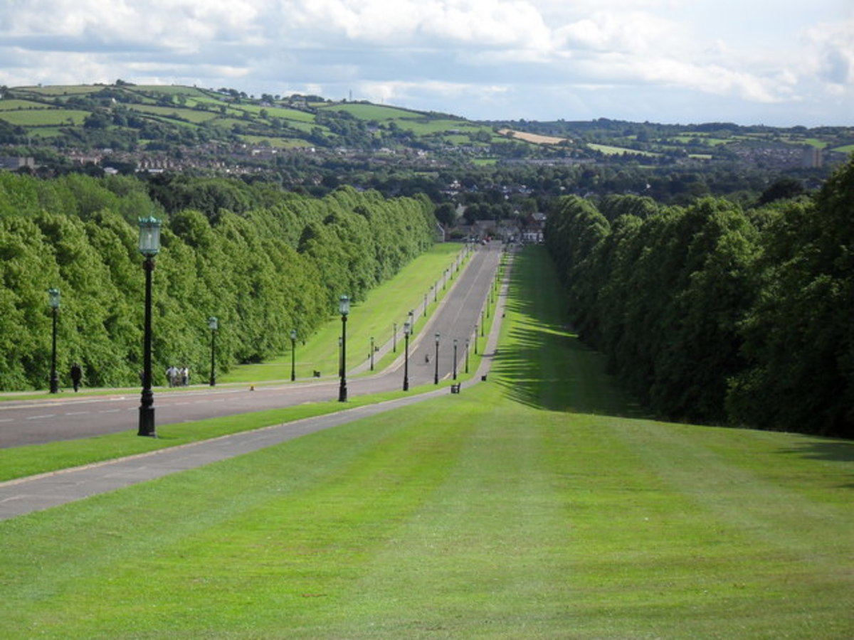  Prince of Wales Avenue, Stomont: the main drive leading up to Parliament Buildings at Stormont from the Upper Newtownards Road. 