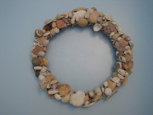 White Vine Shell Wreath