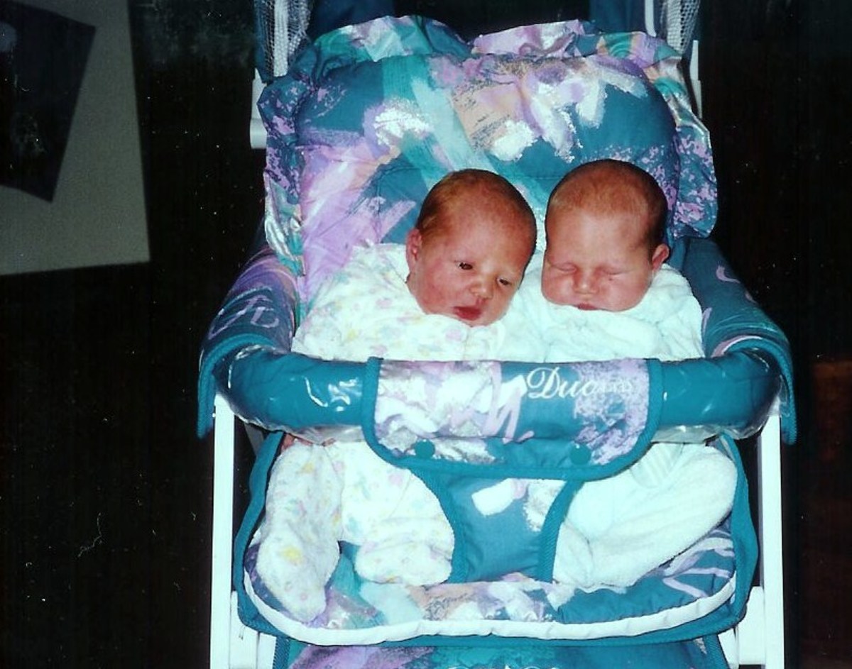 Michaela (left) and Morgan(right) at 4 days old,!
