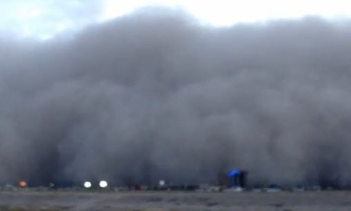A haboob falling on Phoenix, AZ.