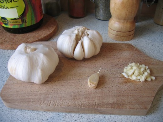 If the garlic is minced well and cooked to softness, it won't give bad breath.  