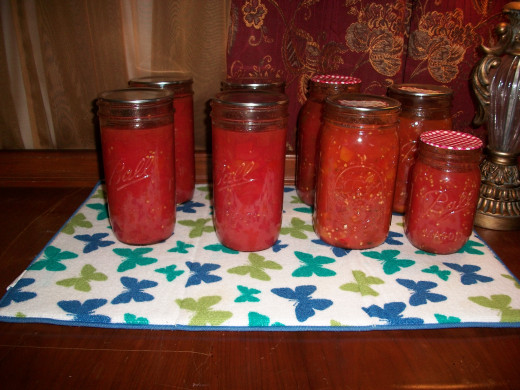 Sauces produced from mixing several tomato varieties. 
