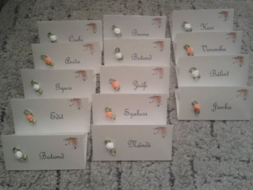 The cards on the carpet in the living room - waiting to be boxed and transported to the wedding venue (- sorry for the bad quality!)