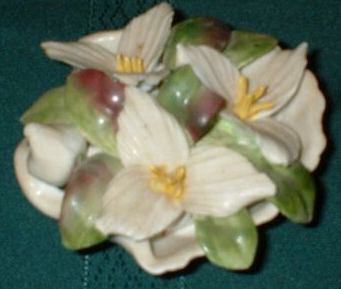 Bone china trilliums. I've only seen these once. Wish I had bought them at the time. 