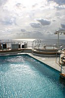 Queen Mary 2  Stem Pool Jacuzzi 2