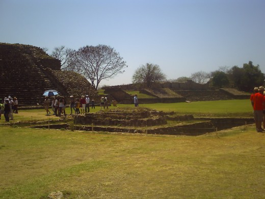 The Palace in the background with Building P to the left and the altar on the ground.
