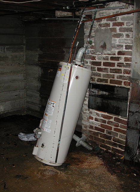 Water heaters should be connected and show few or no signs of rust. Defects and leaks can result in flooding, mold growth, or personal injuries.