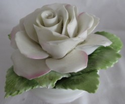 Bone China Bouquet: Delicate and Romantic