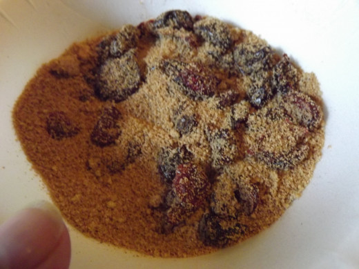 Dried fruit and spice mixture