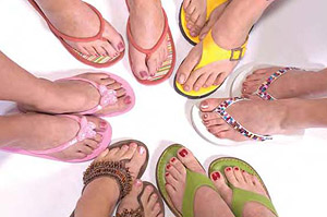 EVERYONE'S WEARING EM' THESE DAYS, IT SEEMS!