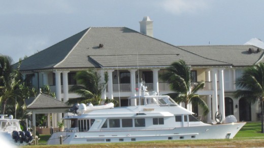 During our boat tour we passed Oprah Winfrey's house in Nassau, Bahamas. Tom Cruises house was not far from her house.