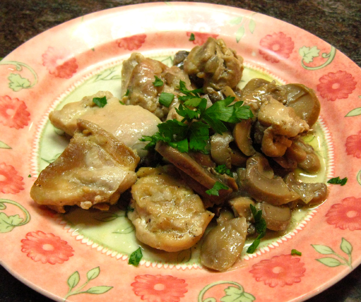 Chicken with mushrooms, onions, garlic, and white wine.