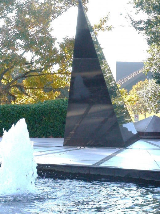 Try telling the time by the museum's sundial replica.