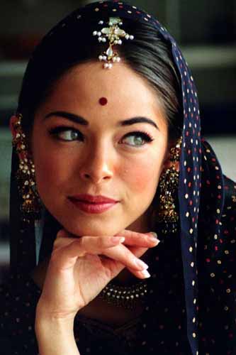 Kristin Kreuk in Partition