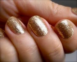 The Prettiest Gold Glitter Nail Polishes - A Comparison of Shades and Brands