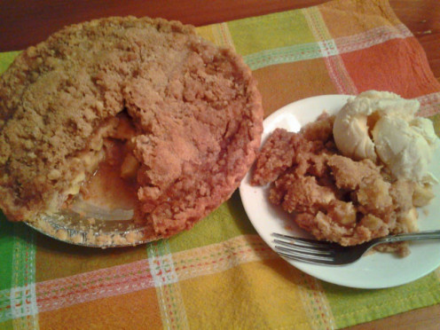 Old Fashioned Apple Pie with Crumble Topping