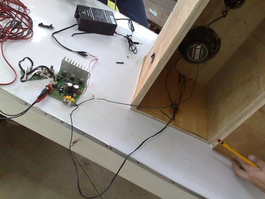 DIY power supply with mini-amplifier and DIY speakers
